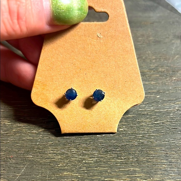 Small Sapphire and Silver Earrings. - Picture 1 of 5